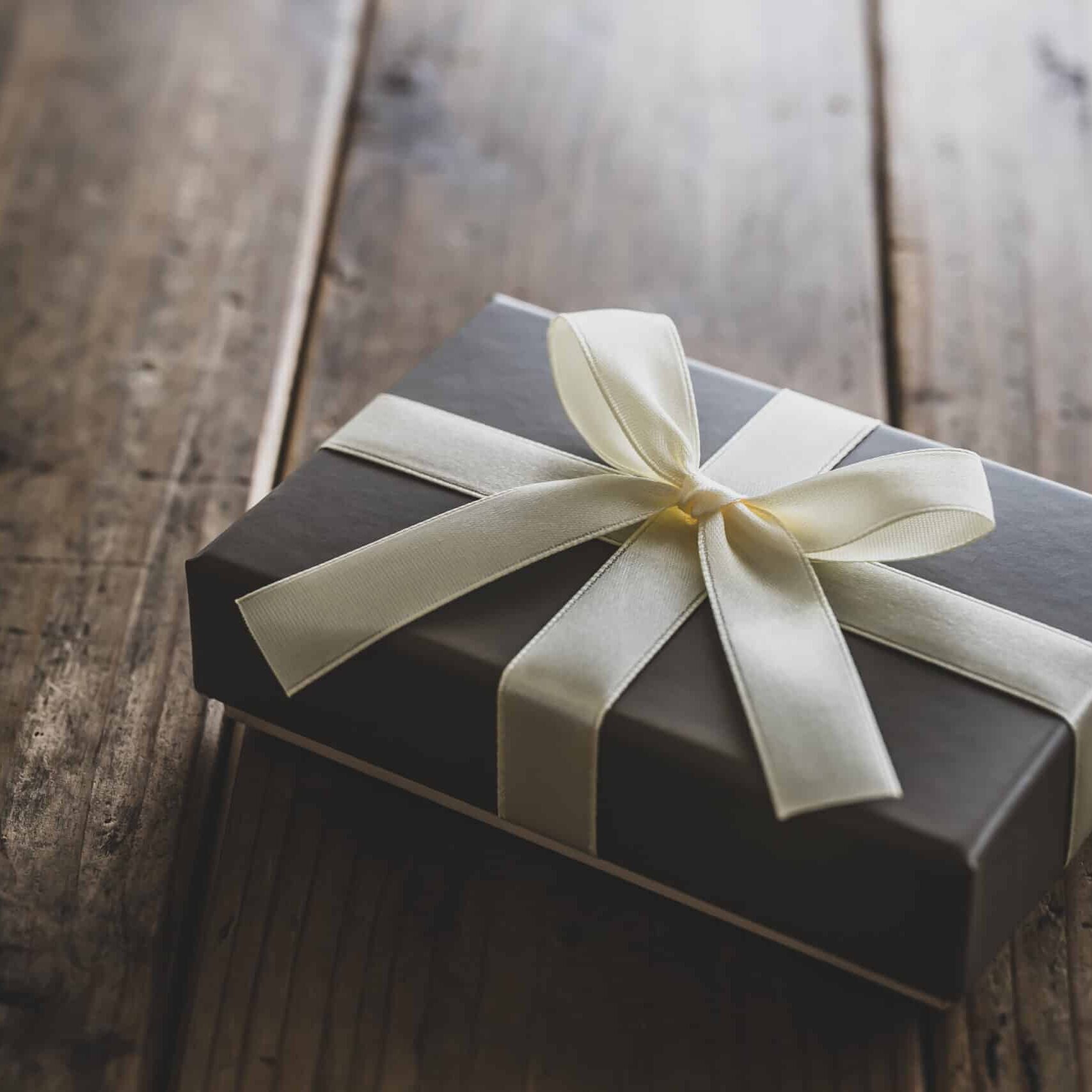 Present, gift box, brown, Respect for the Aged Day, chic, natural, wood grain background